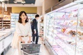 冷凍食品、買い物袋にどう詰める？冷凍庫に新聞紙？意外と知らない正しい“冷食”の取り扱い方