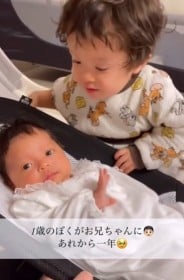 【キッズ】兄妹になって1年後…1歳妹を溺愛する2歳兄の姿に「優しすぎるお兄ちゃん」