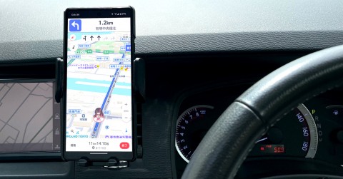 「安全運転しないと、おしおきだぞっ」推しと一緒にドライブできるカーナビに反響　居眠りや危険運転の注意喚起に