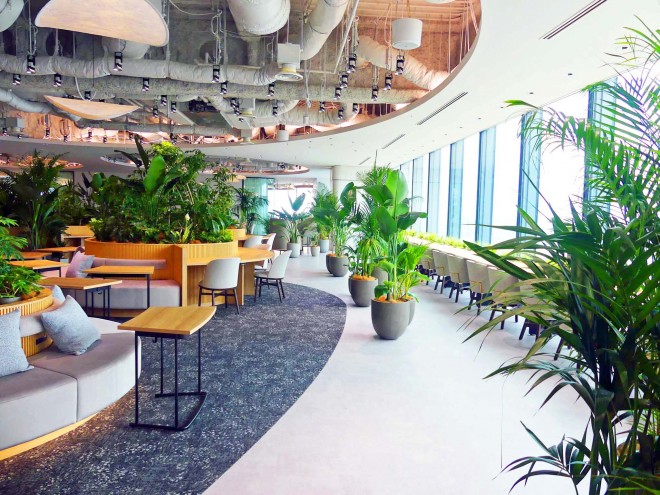 uBLUE SKY LOUNGEv̗lq