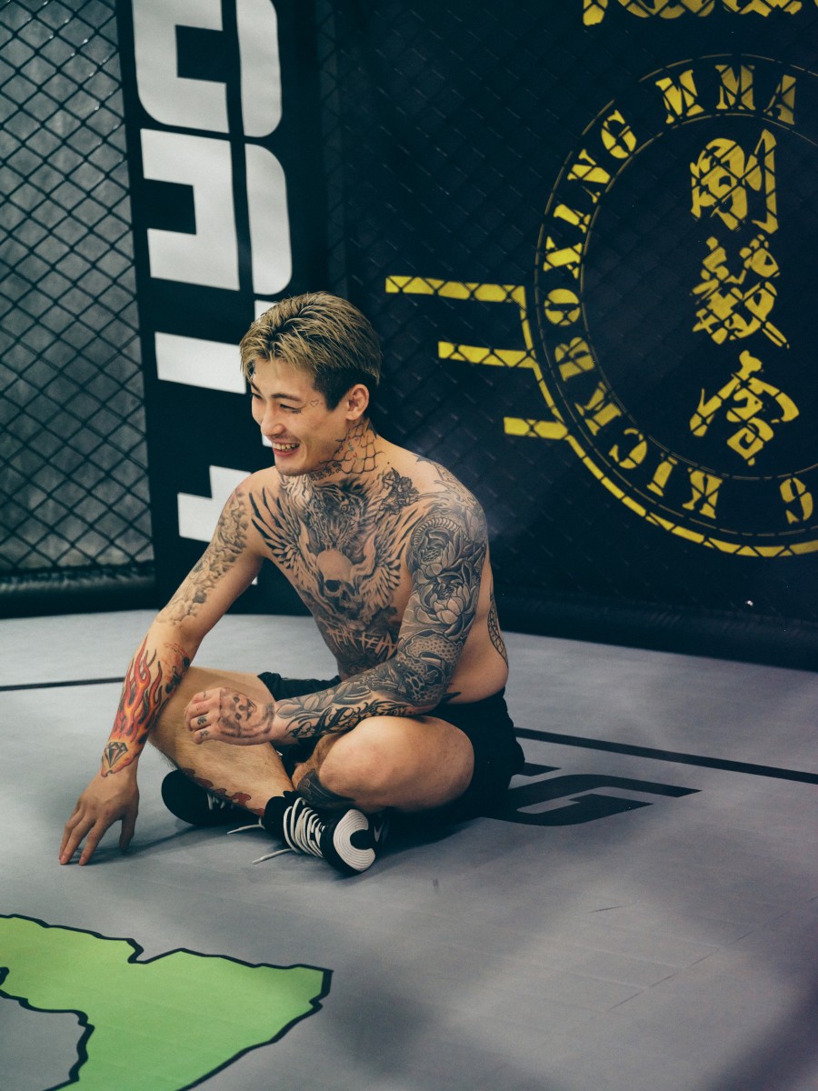 ���{�@�@�y�B�e�^�r�{�j�F�z �iC�jORICON NewS inc.