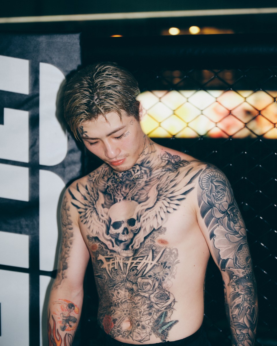 ���{�@�@�y�B�e�^�r�{�j�F�z �iC�jORICON NewS inc.