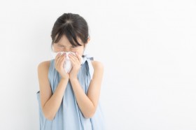 その咳や鼻水「エアコンのカビ」のせいかも? アレルギーや健康リスクも…秋こそ注意【医師に聞く】