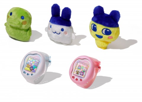 (上段左から)『【たまごっち】Chibiぬいぐるみマスコット』くちぱっち、みみっち、まめっち、(下段左から)『Tamagotchi Uni』Prism White、Aurora Pink