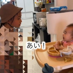 赤ちゃんの妹にずっと話しかけ続けてきた長女…思わぬ返事をもらい感極まる姿に視聴者も涙「どっちも天使すぎる」
