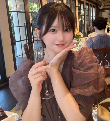 ファンの結婚式に参列した元アイドル、まるでオフ会と反響「ヲタクの理想完成形」「えげつないファンサ」