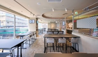 ΐyރXy[XJtF̂悤ȕ͋CBMINTrܓX