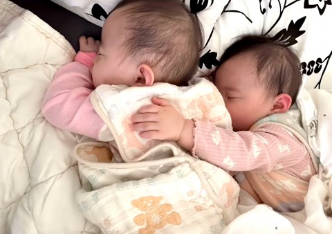 突然ママが天国に…0歳双子の女児を育てるシングルファーザーに激励の声「同じ父として応援しています」「奥様の分までお子様達と生きてください」