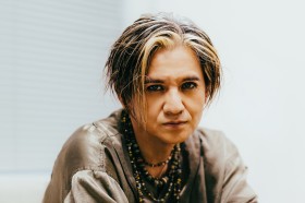 ���{����