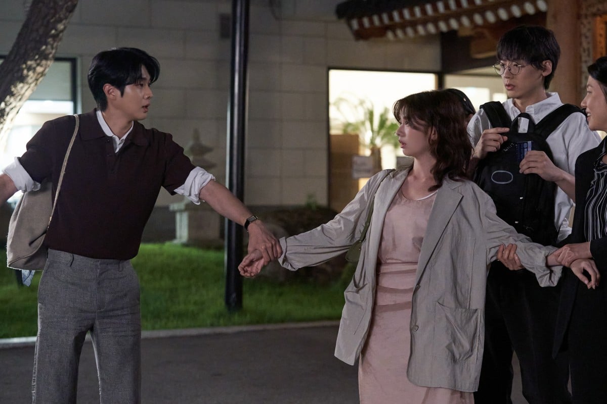 �w���ƌ������Ă���܂����H�x�f�B�Y�j�[�v���X �X�^�[�Ɛ�z�M���iC) 2025 Disney and its related entities