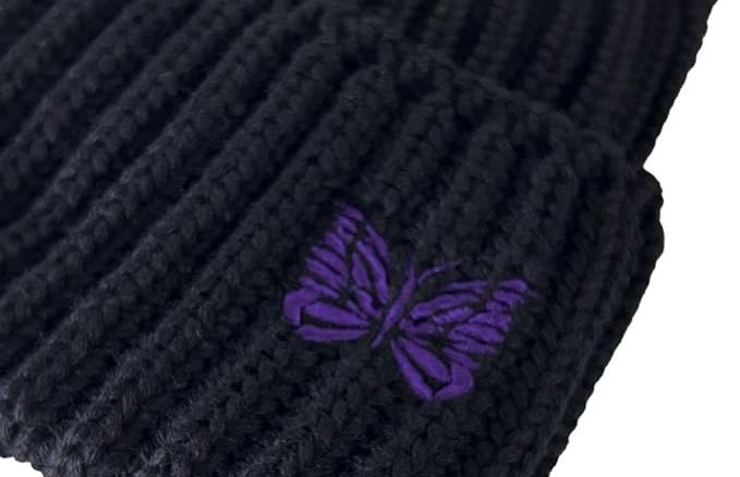 ユニクロとのコラボも話題 パピヨン刺繍が目印「ワンポイントだけで