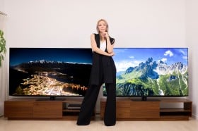 ���c�Җ��A���掿&�������uAQUOS�v�Ŋy���ރG���^�����C�t��? �Ƒ��Ńv�����X�̐��������c�u���Ƃ͑S���Ⴄ�Տꊴ�Ɋ��������v