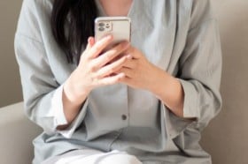 �u�C�Â����珬�w���ɂ��c�v�u�e�w�Ɉ�a���v�X�}�z�E�Q�[������ɑ����Ă���g�X�}�z�w�h�΍�O�b�Y