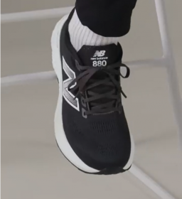 �����j���O����Ȃ��g�����p�h�@��x�����Ɩ߂�Ȃ��j���[�o�����X�̒�ԃ��f��