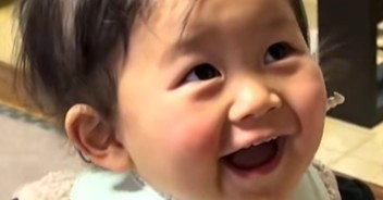 �@�̉����L�тāA�����c�S���H�ׂ�ꂽ1�Ύ��̑f�������郊�A�N�V�����ɖ��u���ȍm�芴���グ�t�@�~���[�ō��I�v�u������Ă���H�v