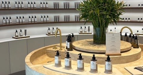 �؍��ݏZ���C�^�[�������I�\�E���ŖK�ꂽ���t���O�����X�V���b�v4�I�y�n���O�NTIMES Vol.242�z