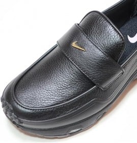 �u�v�C�͔���B�ł��X�j�[�J�[�̓��t������v���A���ڂ����X�j�[�J�[���[�t�@�[