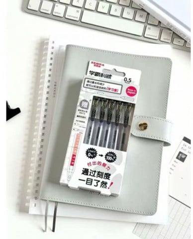 �����̊w���ɐl�C�́w�w�e����x�i�����͂肫�j