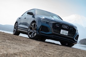 �A�E�f�BRS Q8�i4WD/8AT�j�y����L�z