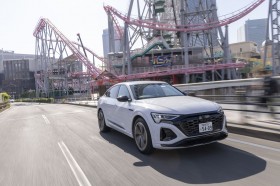 �A�E�f�BQ8�X�|�[�c�o�b�N55 e-tron�N���g��S���C���i4WD�j�y����L�z