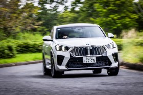 BMW iX2 xDrive30 M�X�|�[�c�i4WD�j�y����L�z