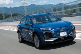 �A�E�f�BQ6 e-tron�N���g�� �A�h�o���X�g�i4WD�j�y����L�z