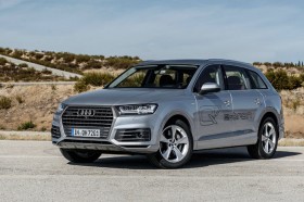 �A�E�f�BQ7 e-tron 3.0 TDI�N���g���^Q7 3.0 TDI�N���g���y�C�O����L�z