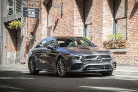 �����Z�f�X�E�x���cA220 4MATIC�Z�_���i4WD/7AT�j�y�C�O����L�z