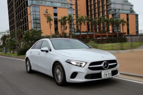 �����Z�f�X�E�x���cA250 4MATIC�Z�_���i4WD/7AT�j�y����L�z