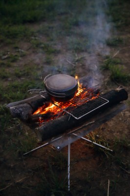 薪の組み方から火起こし 料理まで 簡単な焚き火のやり方とは Oricon News