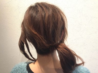 簡単3ステップ ワンサイドのヘアアレンジで首元スッキリをさせちゃ