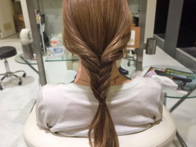 フィッシュボーンだけで作る 編みおろし ヘアアレンジが女性らしくて素敵 Oricon News