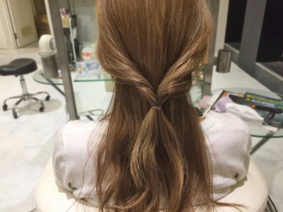 フィッシュボーンだけで作る 編みおろし ヘアアレンジが女性らしくて素敵 Oricon News