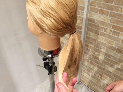 ヘアピン不要 結び目をゴム隠しする基本ヘアアレンジ3パターン Oricon News ヘアピン不要 結び目をゴム隠しする基本ヘアアレンジ3パターン Oricon News