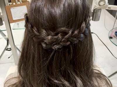 簡単ひと手間ヘアアレンジ 三つ編みハーフアップでボヘミアンなキュートガールになれる Oricon News