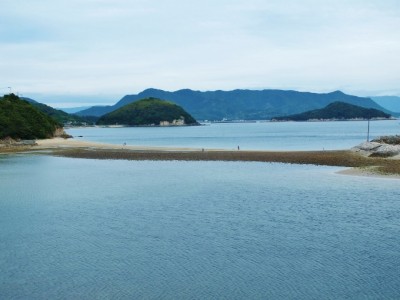 香川県本土にもエンジェルロードが！丸山島と女郎島の海割れ道