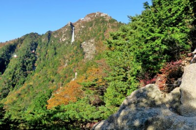 三重県鈴鹿の名峰 御在所岳に奇岩奇石を探すアスレチック登山 Oricon News