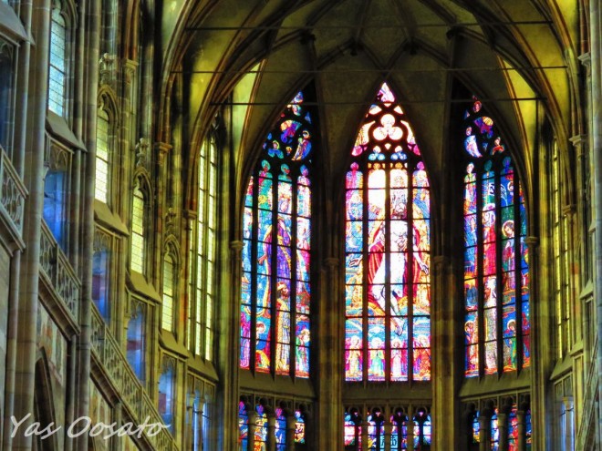 プラハ世界遺産・聖ヴィート大聖堂の神々しきステンドグラス | ORICON NEWS