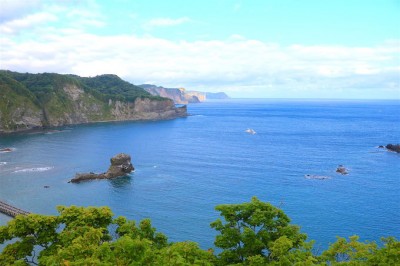 積丹ブルーと壮大な地形美！北海道「神威岬」最果ての絶景 | ORICON NEWS