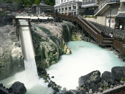 草津温泉人気のお土産「湯の花」と運がよければレア湯も堪能