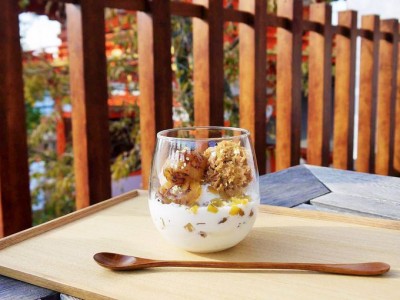 秋名物！京都・八坂神社の鳥居内「二軒茶屋カフェ」栗パフェ | ORICON NEWS 秋名物！京都・八坂神社の鳥居内「二軒茶屋カフェ」栗パフェ