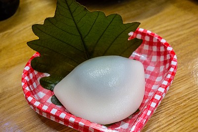 かしわもちページ 港製菓 かしわもち こしあん 180g（4コ入）| コープこうべネット