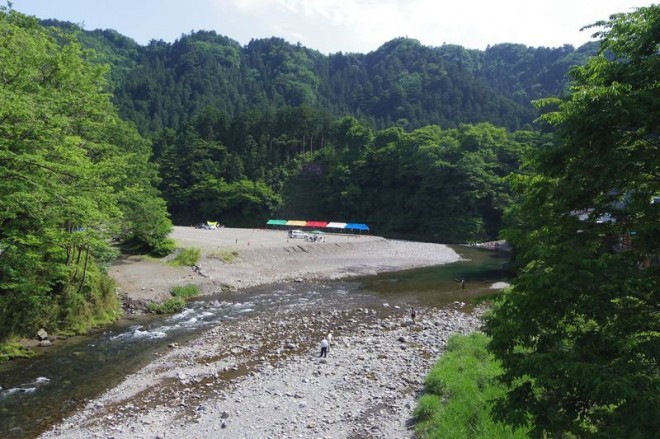 深緑の中で散策 川遊びを楽しもう 東京都西部 秋川渓谷 Oricon News