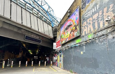 ロンドンのド派手な廃トンネル「リーク ストリート アーチ」で ロンドンのド派手な廃トンネル「リーク ストリート アーチ」で