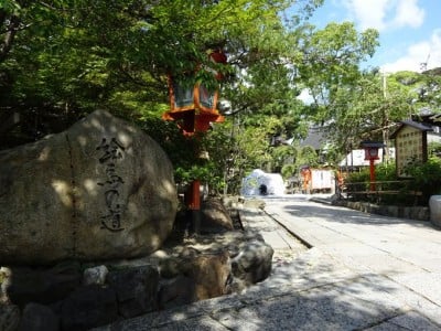 京都最強の縁切り神社！「安井金比羅宮」は悪縁を切り良縁を結ぶご利益さん | ORICON NEWS