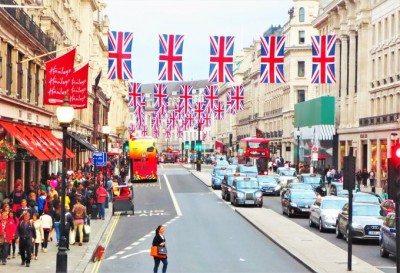 イギリス最大＆最古のおもちゃ屋、ロンドン「ハムリーズ」の