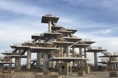 夕焼けバックに建つ要塞のよう！富津「明治百年記念展望塔」 | ORICON NEWS