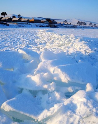 年に一度の地球の奇跡！ロシア・バイカル湖に訪れる氷のスーパー