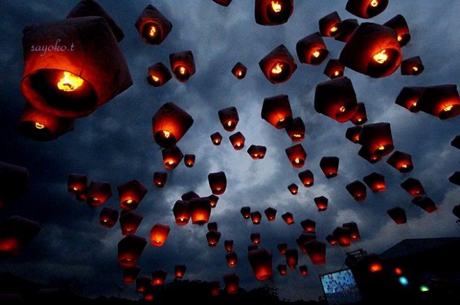 台湾 十分の平渓天燈節 夜空に輝く圧巻のランタン飛ばしを体験 Oricon News