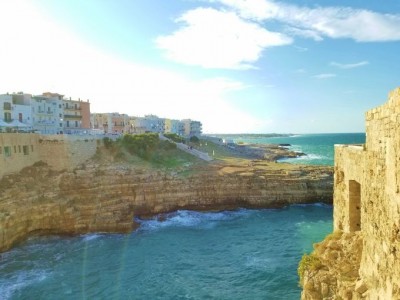 南イタリアの絶景 ポリニャーノ ア マーレ はバンディエラ ブルーの美海岸 Eltha エルザ 南イタリアの絶景 ポリニャーノ ア マーレ はバンディエラ ブルーの美海岸 Eltha エルザ